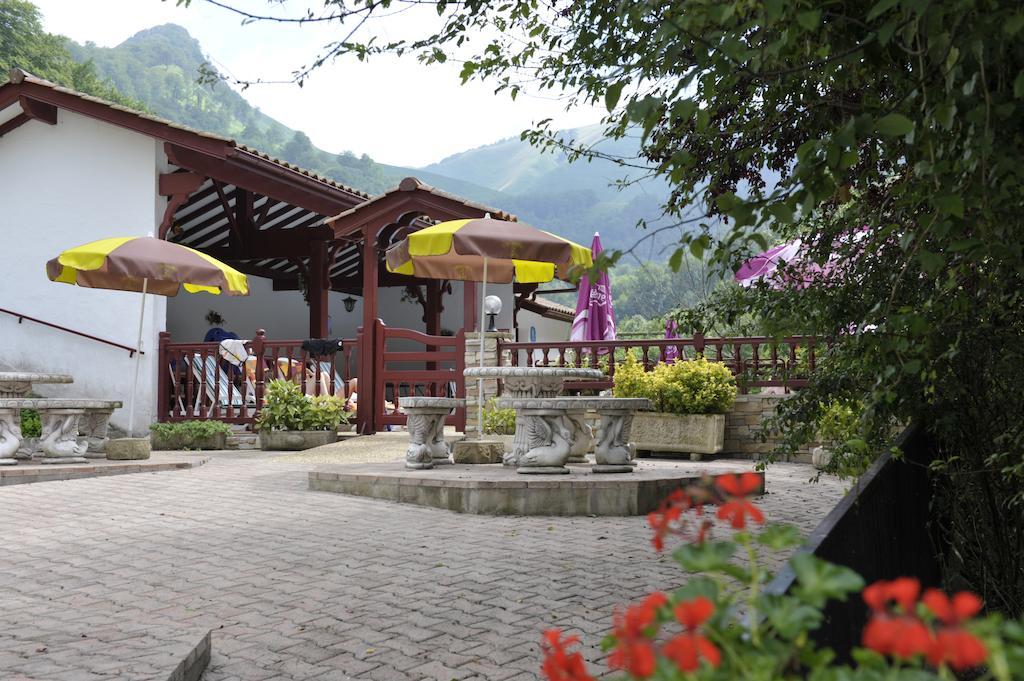 Hotel Les Sources De La Nive Esterençuby Exterior foto
