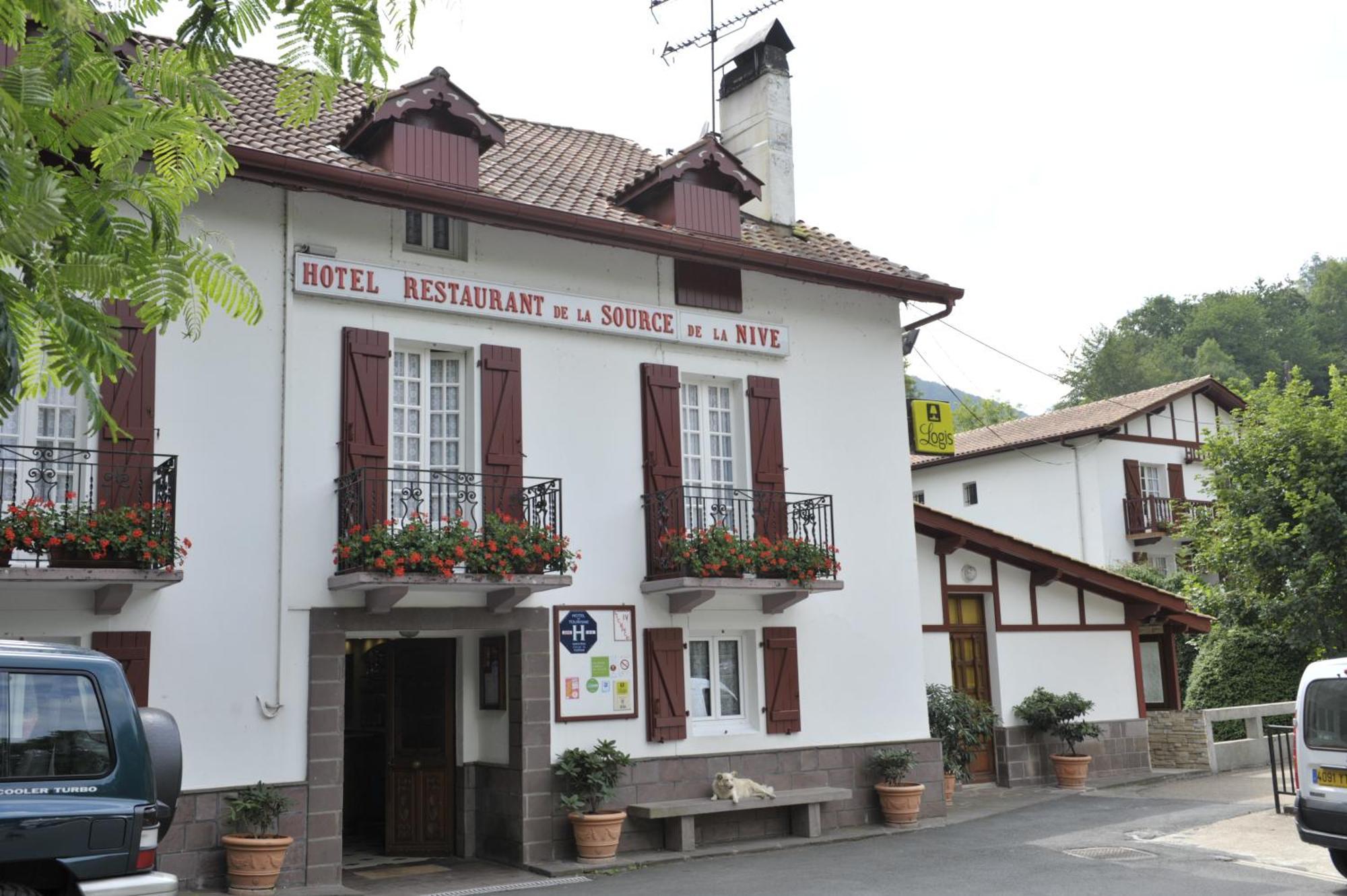 Hotel Les Sources De La Nive Esterençuby Exterior foto